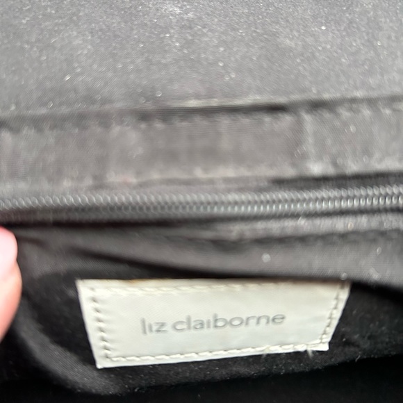 Classic small black Liz Claiborne handbag -l never used - Picture 6 of 7